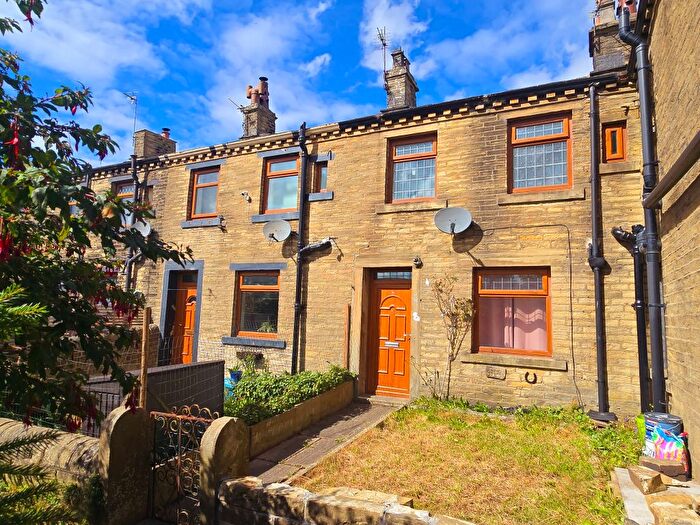 2 Bedroom Cottage To Rent In Main Road, Denholme, Bradford, BD13