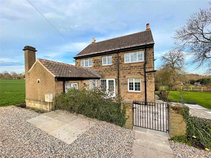 3 Bedroom Detached House To Rent In Elmete Lane, Leeds, West Yorkshire, LS8