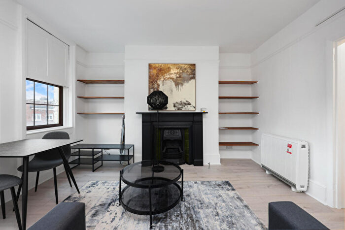 Terraced House To Rent In York Mews, Kentish Town, NW5