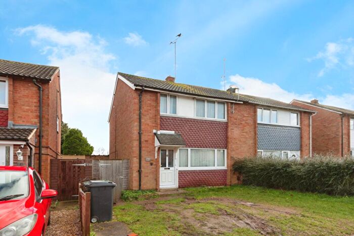 3 Bedroom Semi-Detached House For Sale In Mansfield Road, Basingstoke, Hampshire, RG22