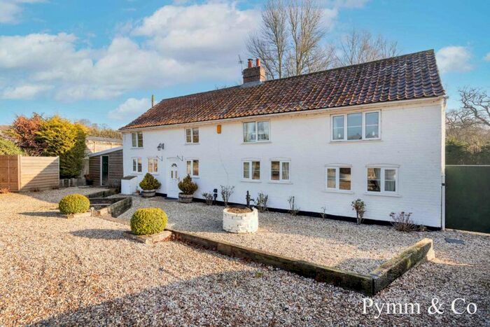 4 Bedroom Detached House For Sale In Norwich Road, Swainsthorpe, NR14