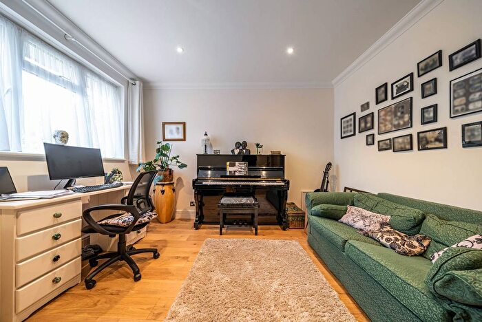 5 Bedroom Semi-Detached House For Sale In College Close, Harrow Weald, Harrow, HA3