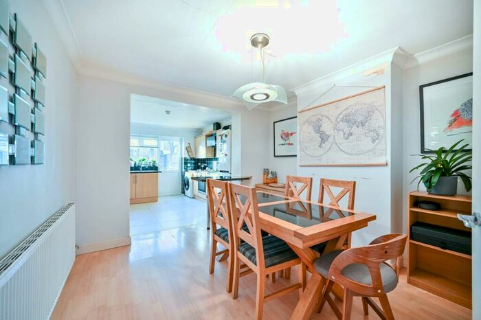 3 Bedroom Semi-Detached House To Rent In Peel Close, Windsor, SL4