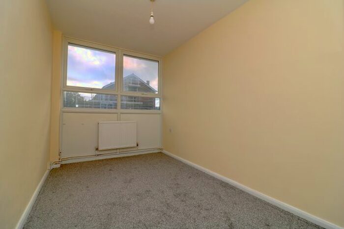 3 Bedroom Flat To Rent In Brookfield Avenue, London, CR4