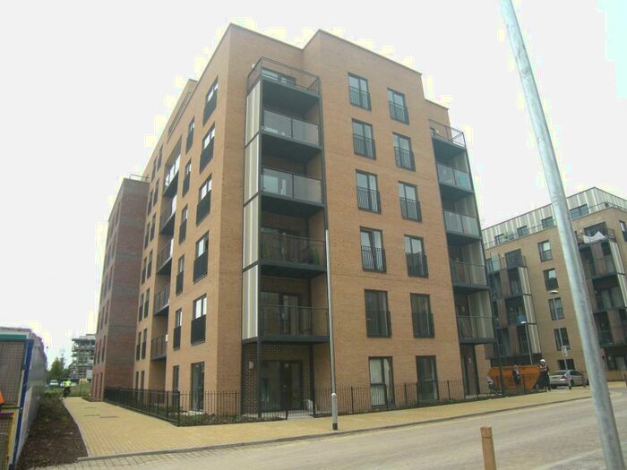 2 Bedroom Flat To Rent In Lux Block, Romford, RM7