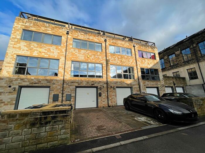 4 Bedroom Terraced House To Rent In Lund Street, Bingley, BD16