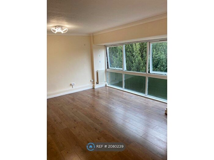 2 Bedroom Flat To Rent In The Spinney, Watford, WD17