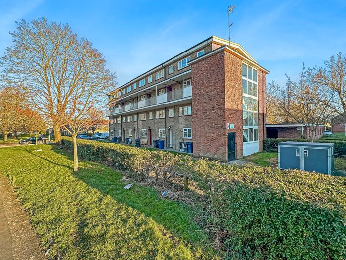 2 Bedroom Flat To Rent In Atkins Close, Cambridge, CB4