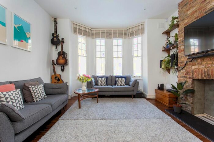 2 Bedroom Apartment To Rent In Cranwich Road, London, N16