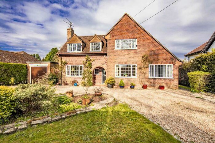 4 Bedroom Detached House For Sale In Summit, Crays Pond, RG8