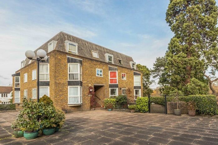 2 Bedroom Flat To Rent In Twickenham Road, Teddington TW11
