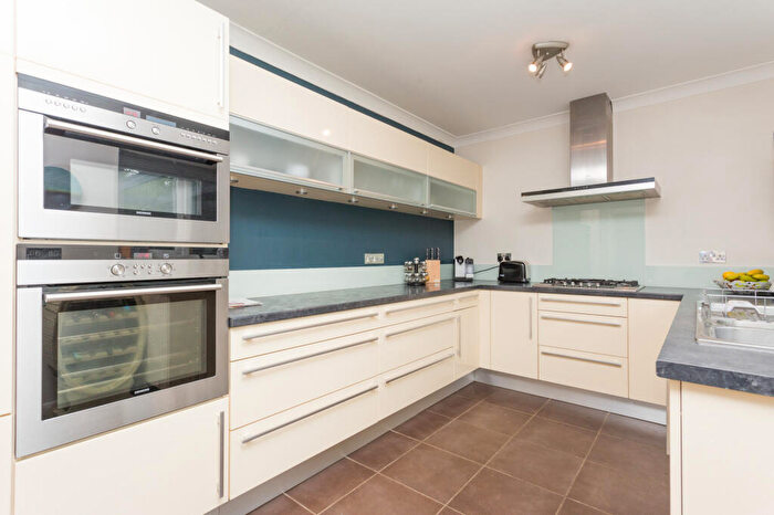 3 Bedroom Apartment To Rent In Nelson Street, E16