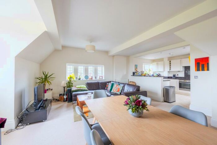 3 Bedroom Flat To Rent In Enborne Road, Newbury, RG14