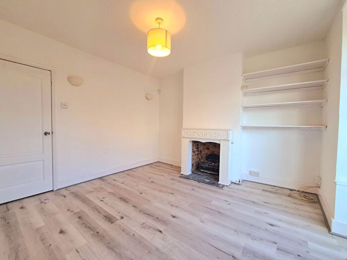 2 Bedroom Property To Rent In Aylesbury Road, Bromley, BR2