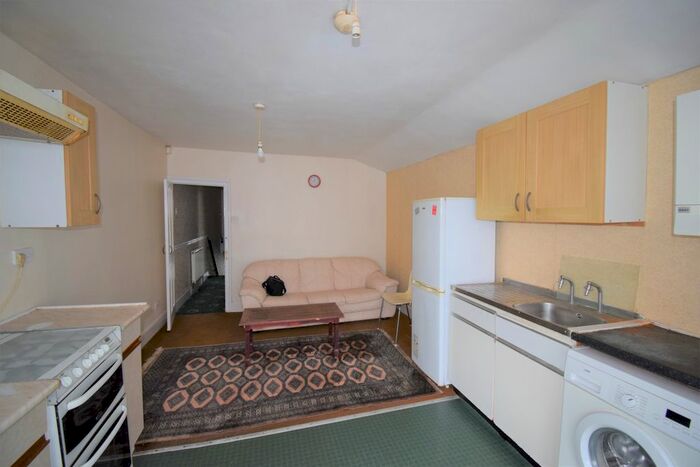 2 Bedroom Flat To Rent In First Avenue, London, E12