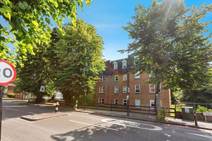 2 Bedroom Flat For Sale In Lee Park, London, SE3
