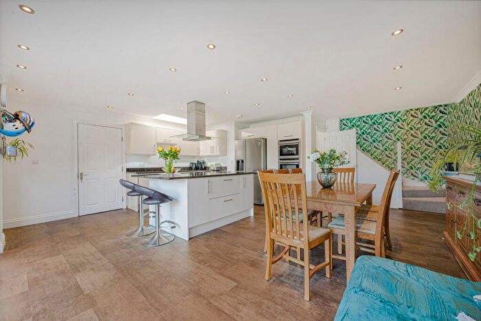 4 Bedroom Link Detached House For Sale In Broadheath Drive, Chislehurst, BR7