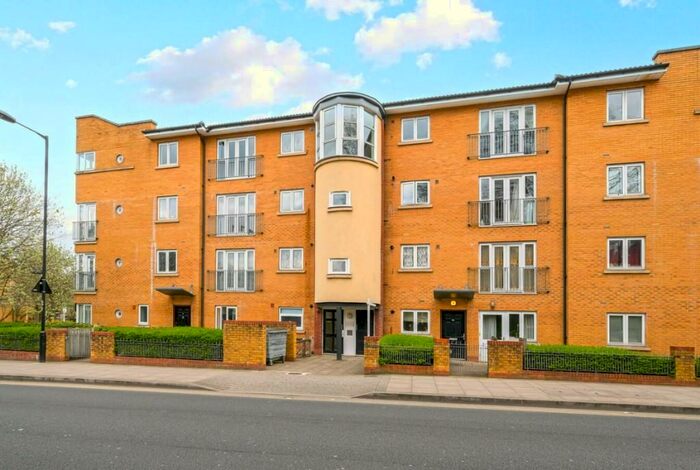 2 Bedroom Flat To Rent In Eastway, Homerton, London, E9