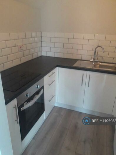 1 Bedroom Flat To Rent In Frobisher Road, Erith, DA8