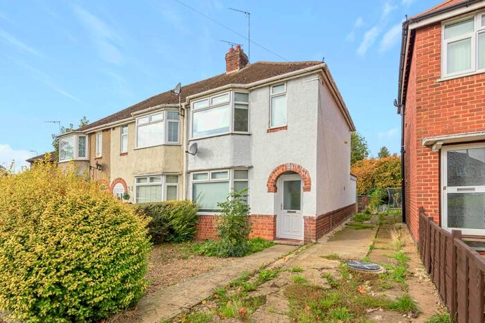 3 Bedroom Semi-Detached House To Rent In Ruscote Avenue, Banbury, OX16