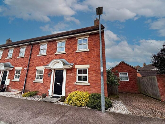 3 Bedroom End Of Terrace House For Sale In Chantry Rise, Olney, MK46