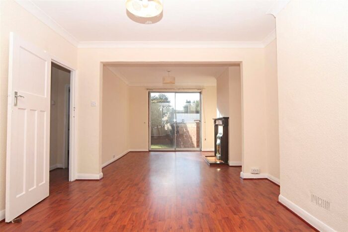 4 Bedroom End Terrace House To Rent In Birkbeck Avenue, Greenford, UB6