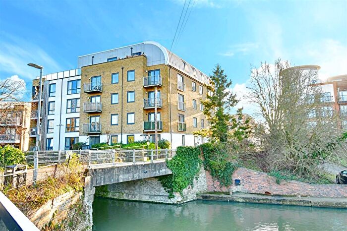 2 Bedroom Flat For Sale In Elder Court, Hertford, SG13