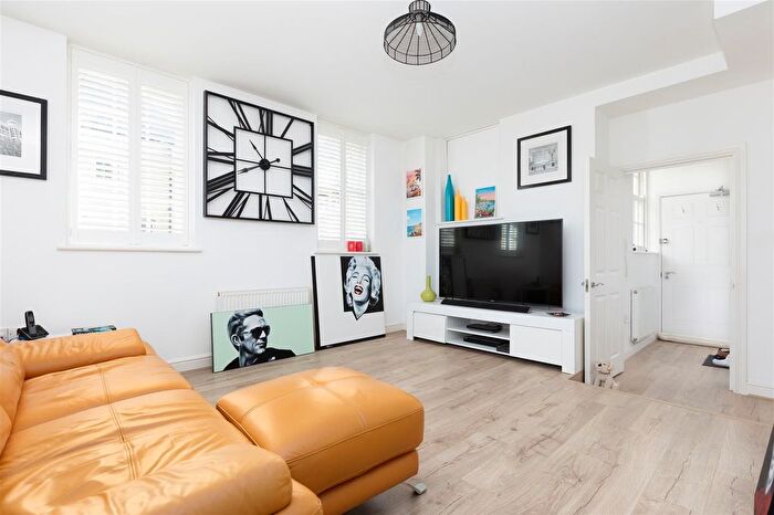 2 Bedroom Flat For Sale In West Wing, Fairfield Hall, Kingsley Ave, Fairfield, SG5