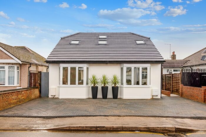 5 Bedroom Detached House For Sale In Sunnydene Avenue, Ruislip, HA4