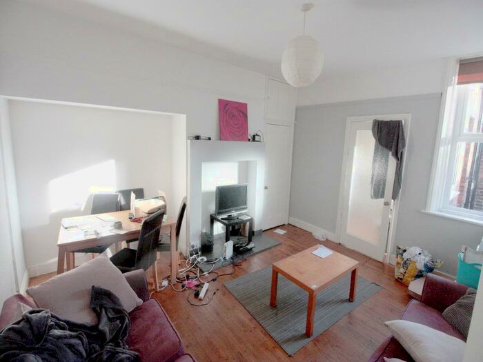 2 Bedroom Apartment To Rent In Glenthorn Road, West Jesmond, Newcastle Upon Tyne, NE2