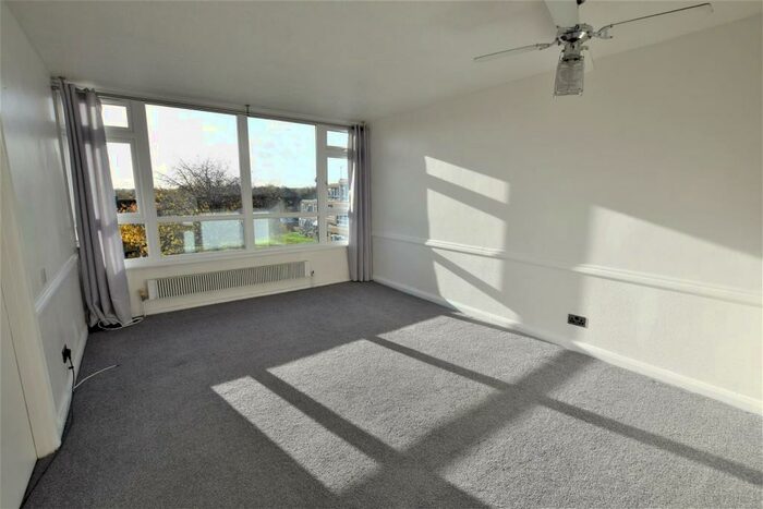 1 Bedroom Flat To Rent In Whitmore Way, Basildon, SS14