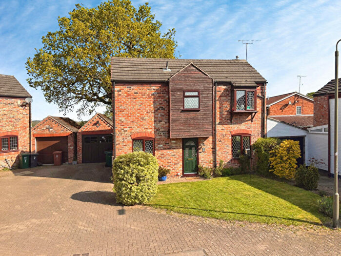 3 Bedroom Detached House For Sale In Russet Close, Hatton, DE65