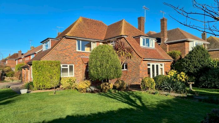 4 Bedroom Detached House To Rent In Amberley Drive, Goring-By-Sea, Worthing, BN12
