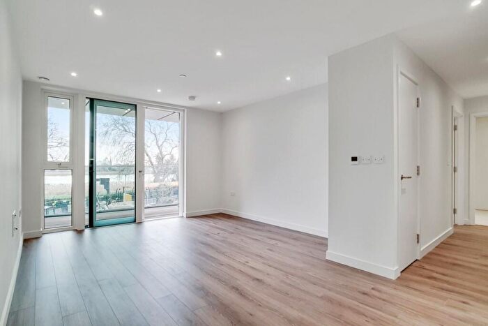 2 Bedroom Apartment For Sale In Goldcrest Building, Newnton Close, N4