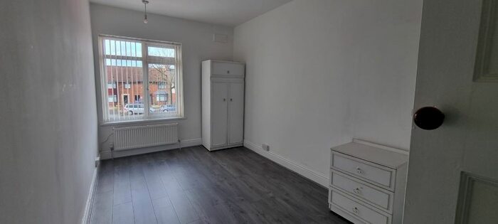 3 Bedroom Flat To Rent In East Prescot Road, Knotty Ash, Liverpool, L14