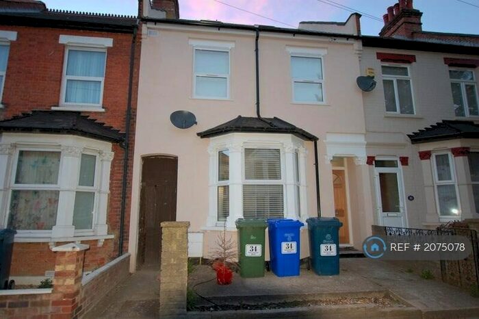 Studio To Rent In Wellington Road, Harrow, HA3