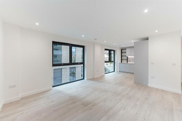 2 Bedroom Apartment To Rent In Anax Street, London, N4