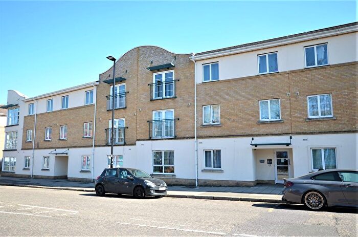 2 Bedroom Flat To Rent In Oakham House, Horn Lane, W3