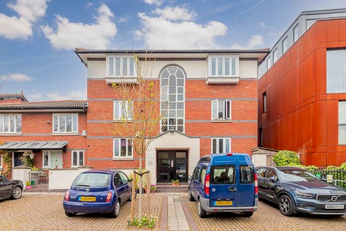 1 Bedroom Flat To Rent In Gloucester Square, London, E2