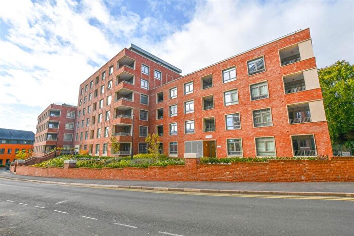 1 Bedroom Flat To Rent In Grosvenor Road, St. Albans, AL1