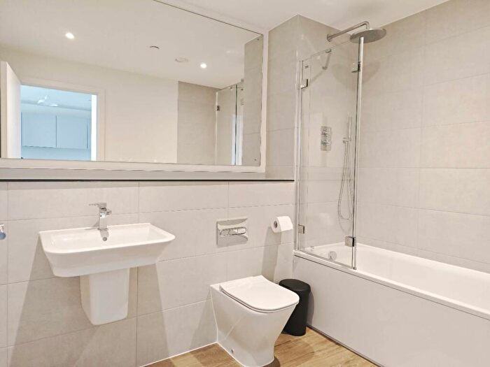 1 Bedroom Apartment To Rent In South Central, Essex Street, B5