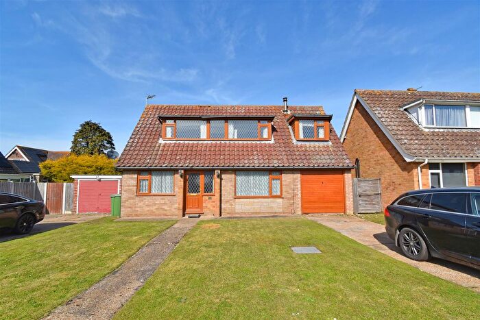 5 Bedroom Detached House To Rent In Staden Park, Trimingham, NR11