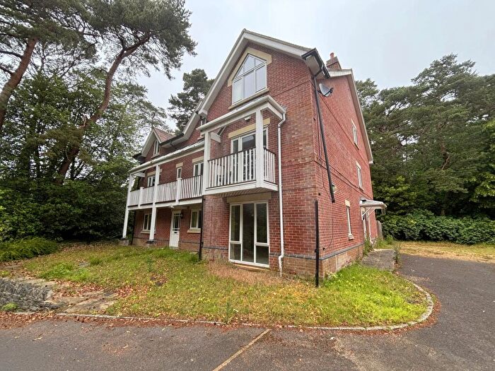 4 Bedroom End Of Terrace House For Sale In Parklands, Branksome Hill Road, Bournemouth, BH4