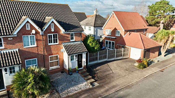 3 Bedroom Semi-Detached House For Sale In Czarina Rise, Laindon, Basildon, SS15