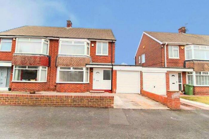 3 Bedroom Semi-Detached House To Rent In Wansbeck Avenue, Blyth, NE24
