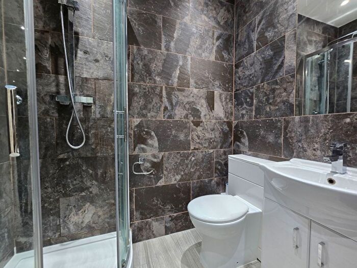 3 Bedroom Flat To Rent In Kings Road, Wimbledon, SW19