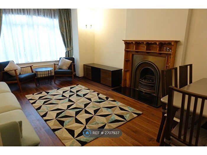 3 Bedroom Flat To Rent In Lowther Hill, London, SE23