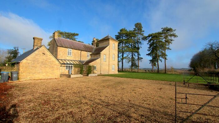 4 Bedroom Farmhouse To Rent In Holwell, Burford, OX18