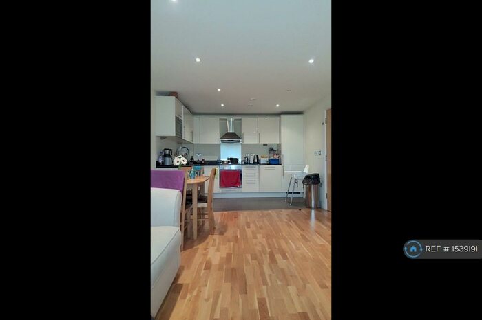 2 Bedroom Flat To Rent In High Rd, Ilford, IG1