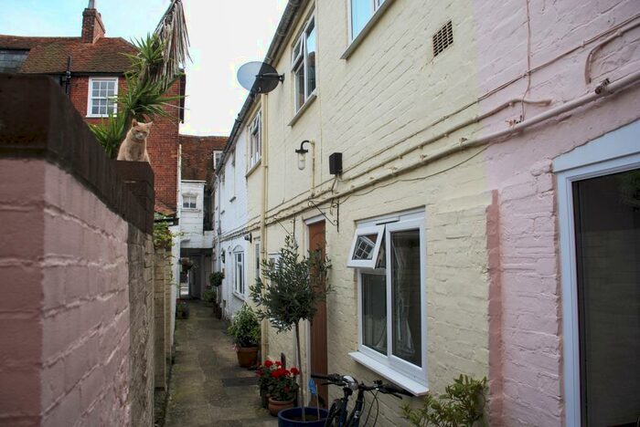 2 Bedroom Cottage To Rent In High Street, Lymington, Hampshire, SO41